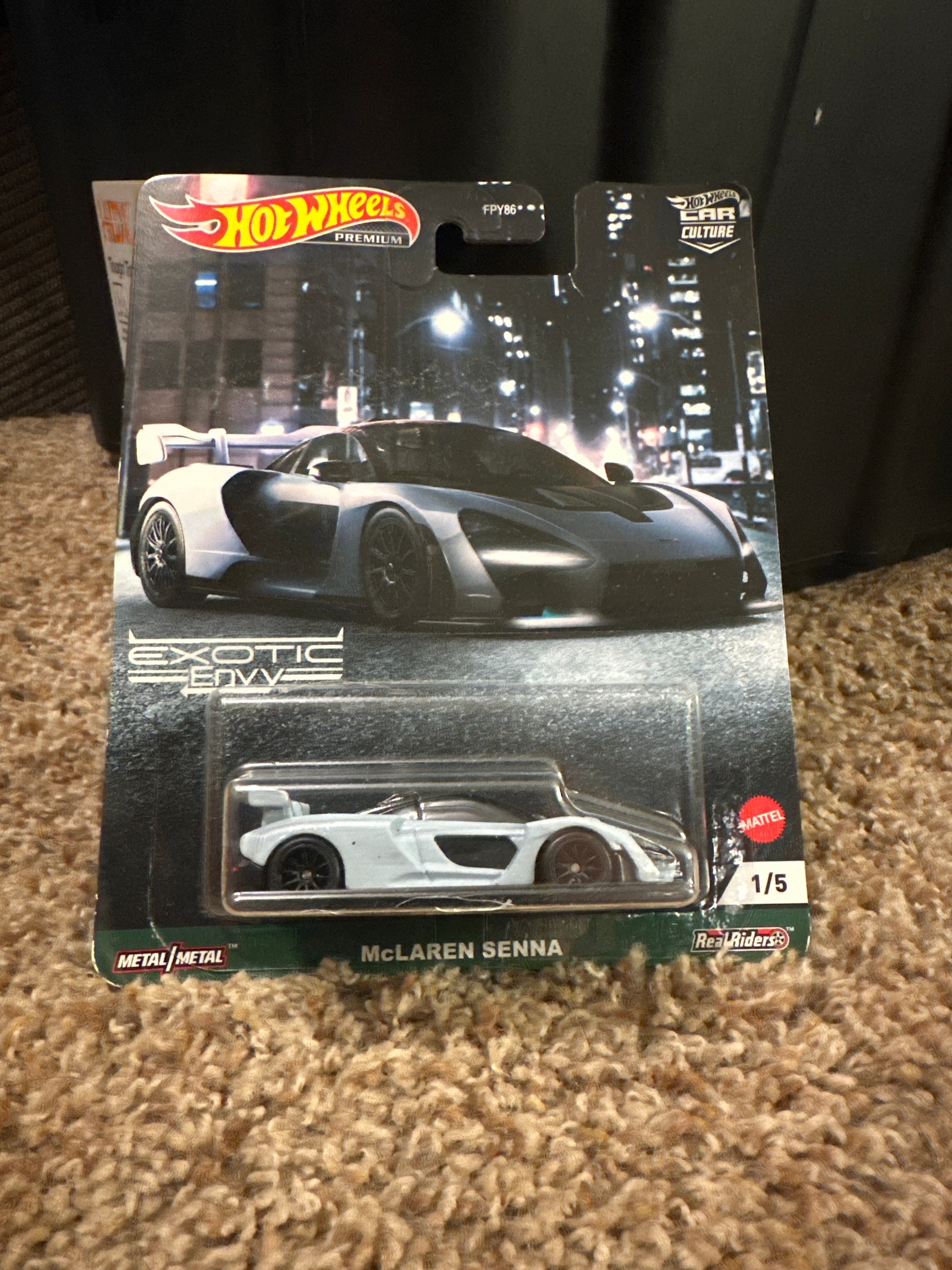 Hot Wheels Premium McLaren Senna – Exotic Envy | Metal/Metal | Real Riders | 1/5