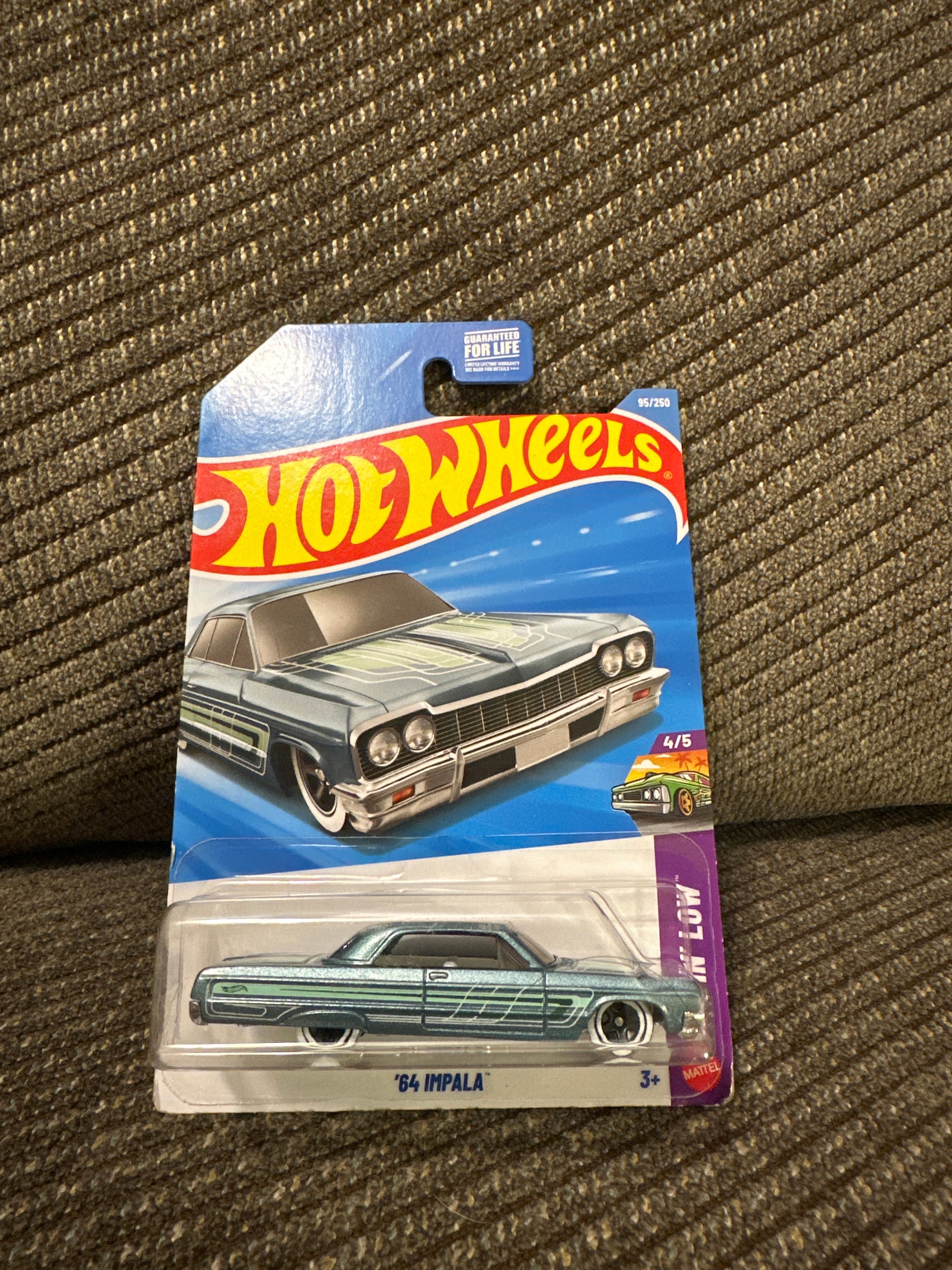 Hot Wheels ’64 Impala – HW Low 4/5 – Blue/Green Lowrider Style – 95/250