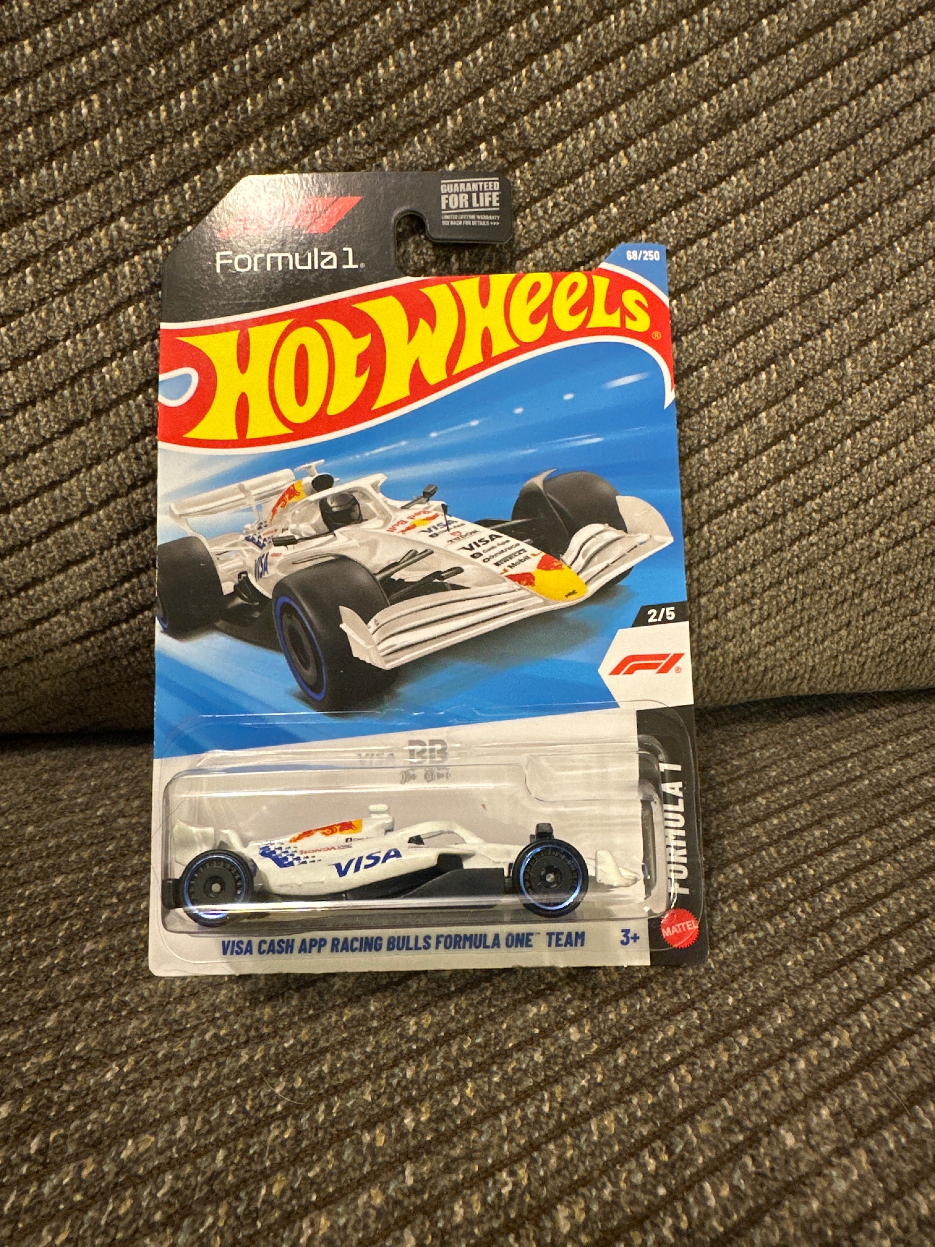 Hot Wheels Visa Cash App Racing Bulls Formula One Team – Formula 1 2/5 – 68/250