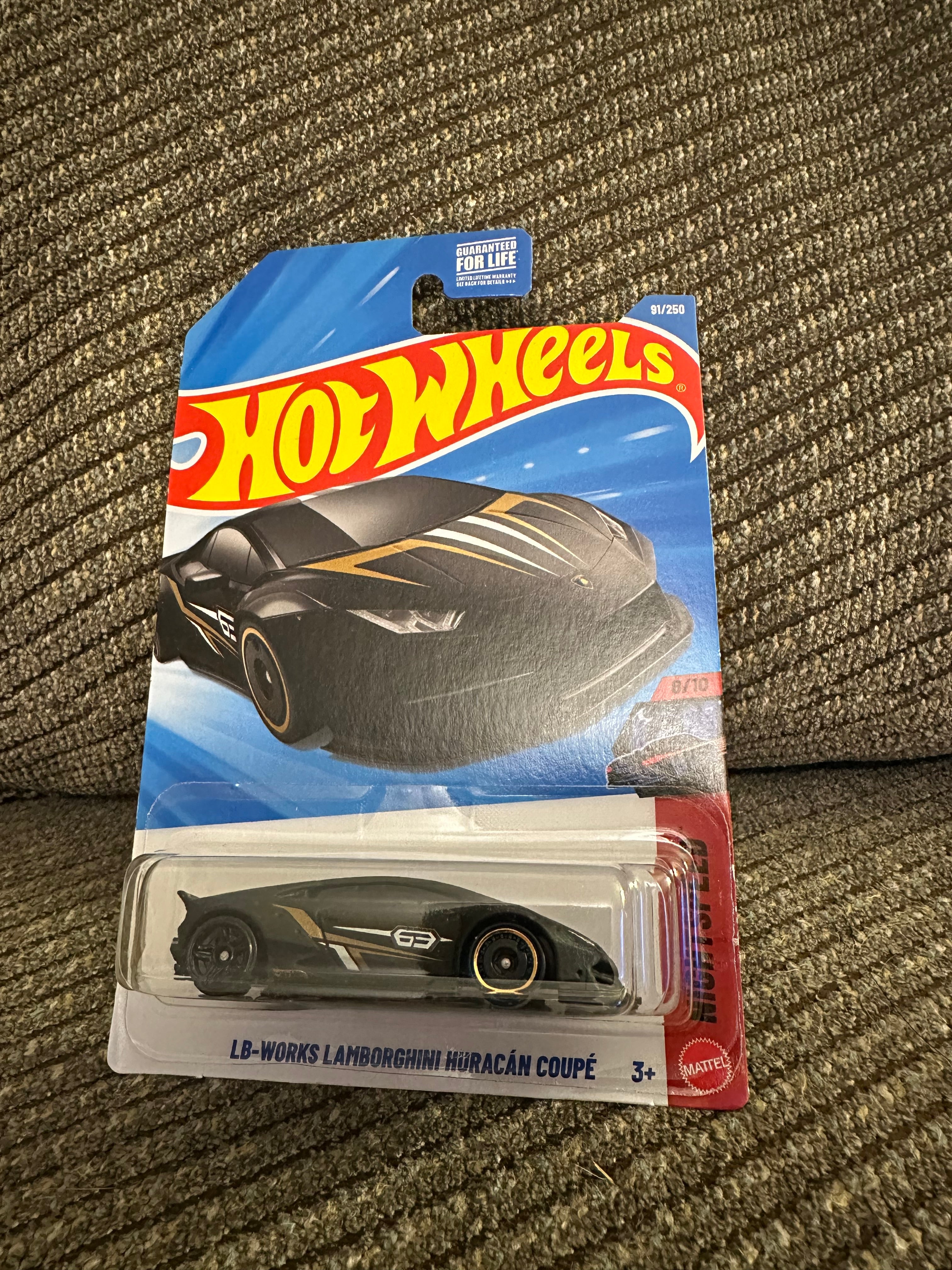 Hot Wheels LB-Works Lamborghini Huracán Coupé – Black & Gold – HW Exotics